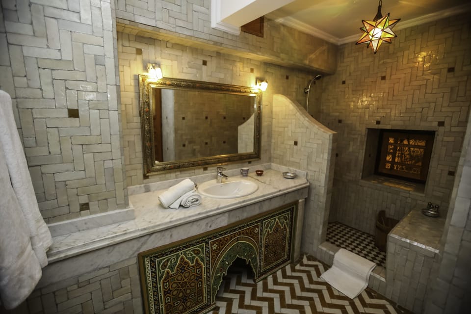 Hydromassage showerhead, designer toiletries, hair dryer, bathrobes