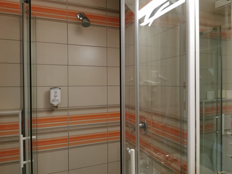 Standard Single Room, 1 Twin Bed | Bathroom | Shower, hair dryer, towels