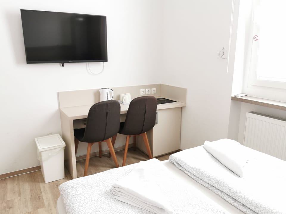 Triple Room | Free WiFi, bed sheets
