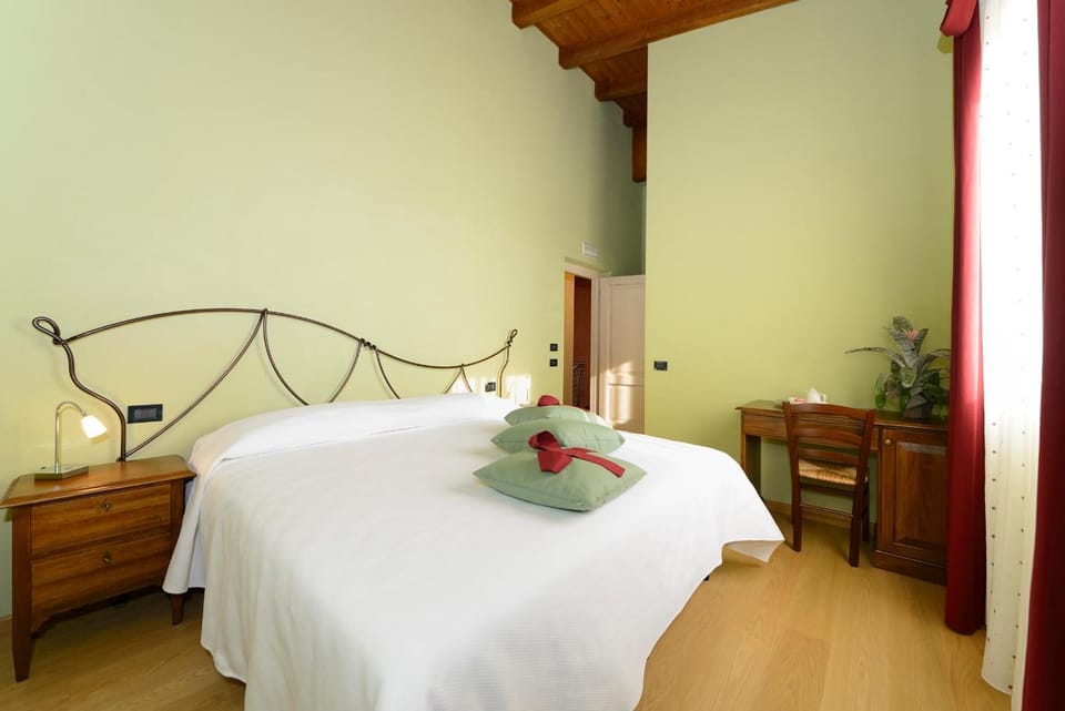 Desk, cribs/infant beds, rollaway beds, free WiFi