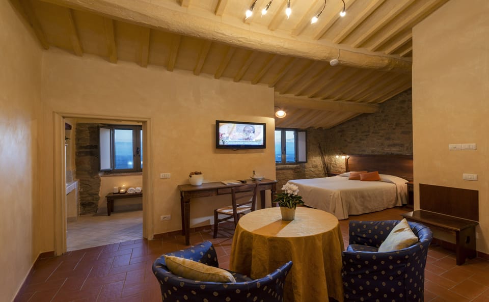 Junior Suite, Valley View | In-room safe, iron/ironing board, free WiFi, bed sheets