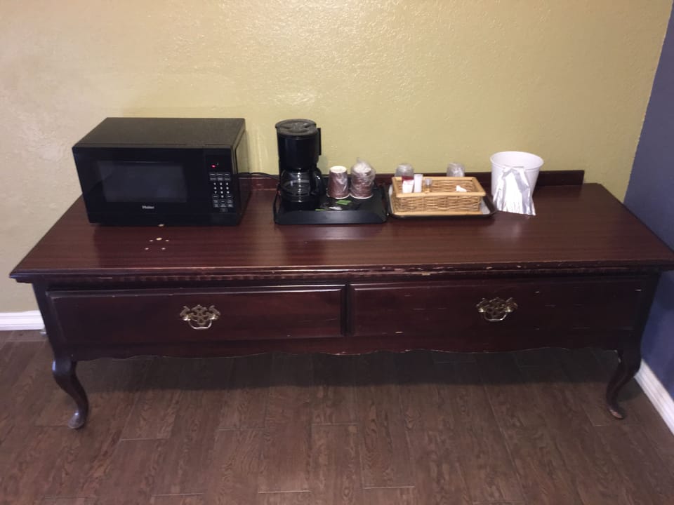 Room, 2 Queen Beds | Iron/ironing board, free WiFi
