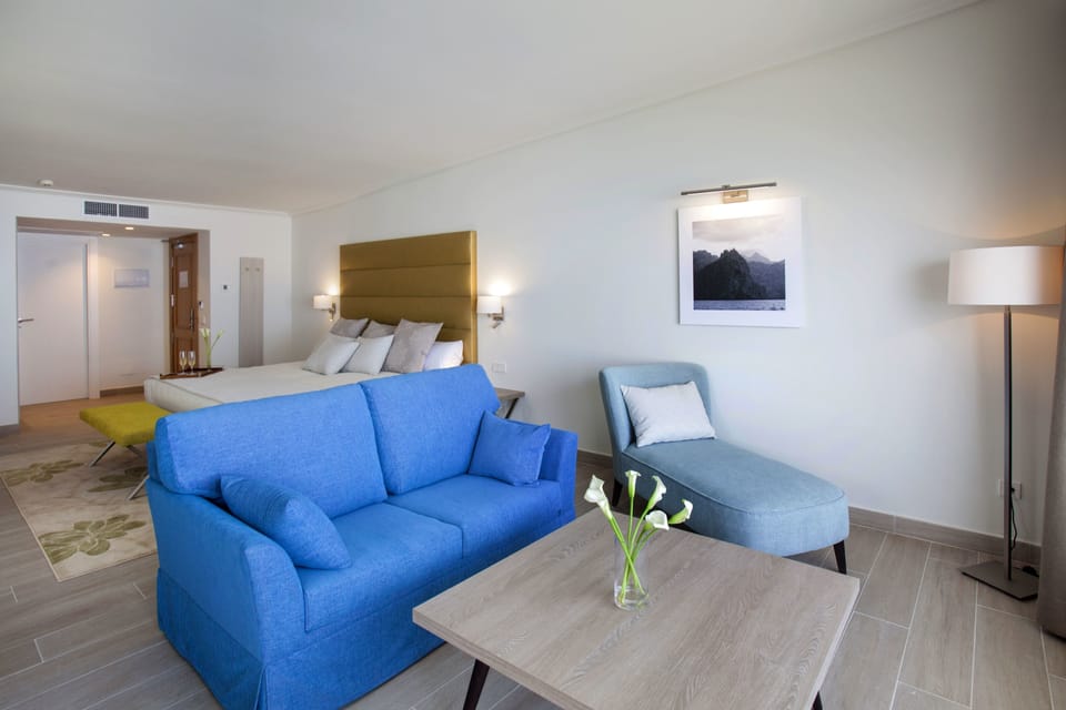 In-room safe, desk, blackout drapes, soundproofing