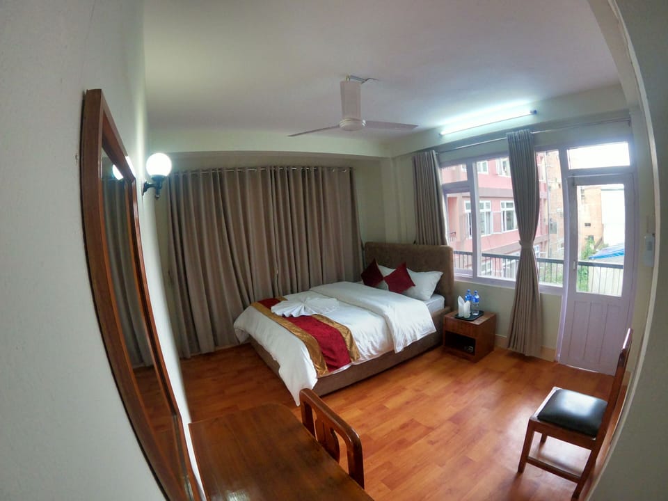Deluxe Double Room | In-room safe, desk, laptop workspace, WiFi (free)