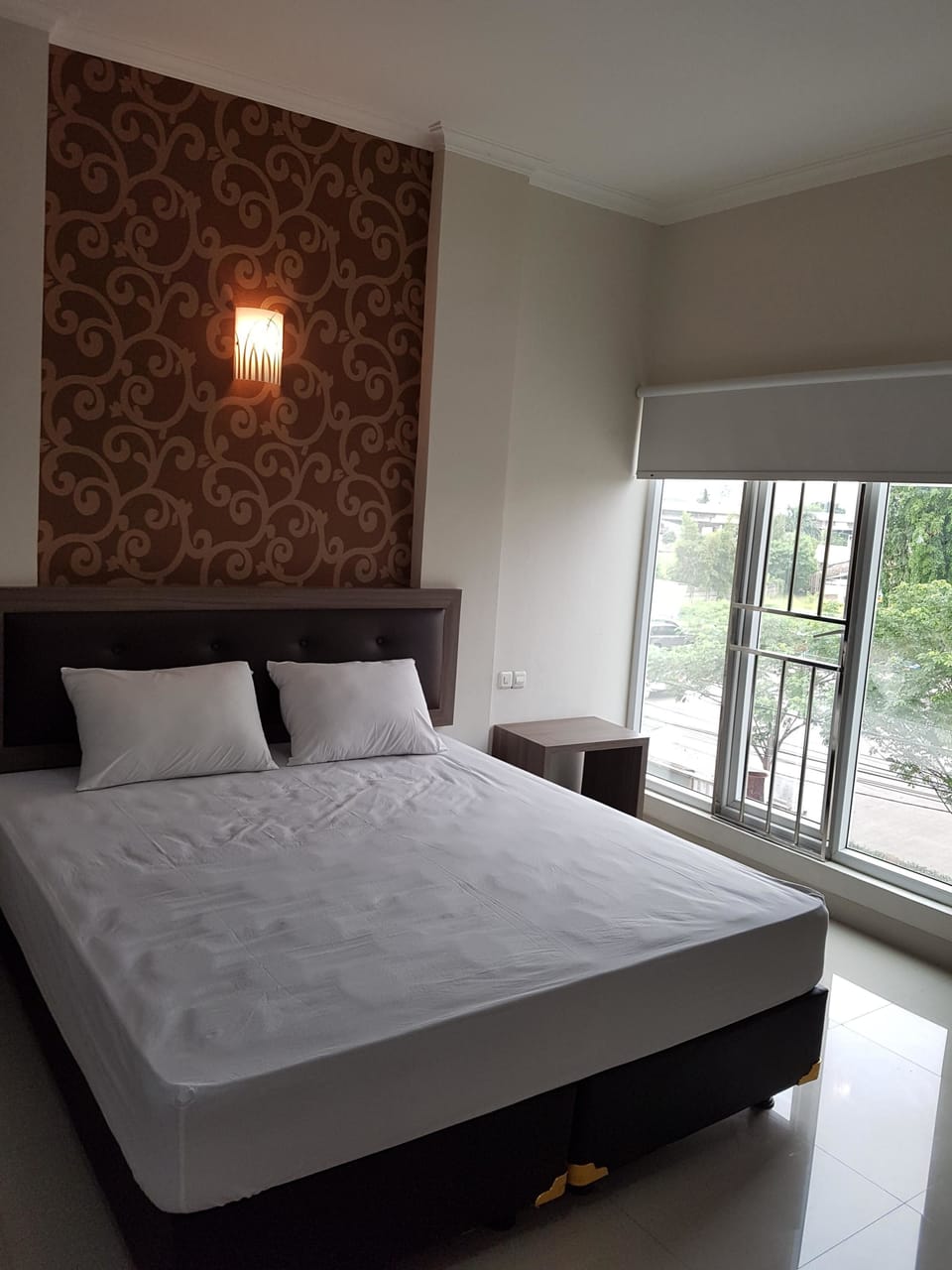 Suite | Desk, free WiFi