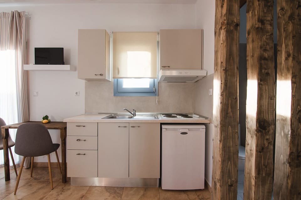 Superior Studio | Private kitchen | Fridge, stovetop, coffee/tea maker, electric kettle