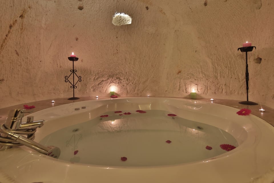 Honeymoon Room | Jetted tub