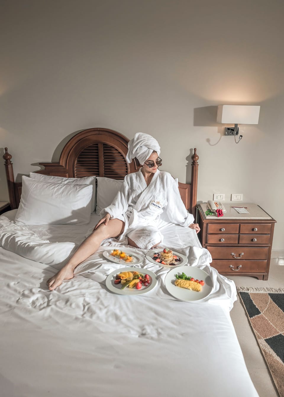 Superior Room, Partial Sea View, Garden Area | In-room dining