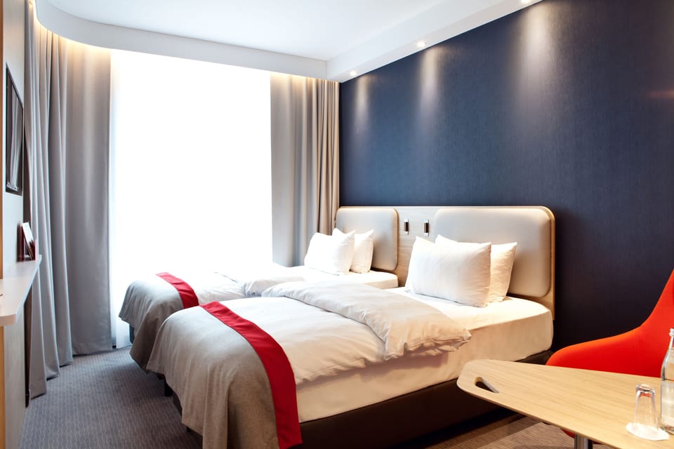 Standard Room, 2 Twin Beds, Courtyard View | Laptop workspace, blackout drapes, soundproofing, iron/ironing board