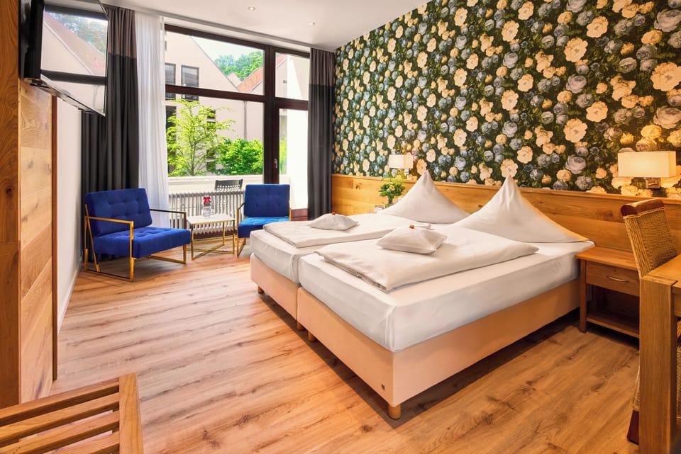 Double Room | In-room safe, desk, WiFi (free), bed sheets