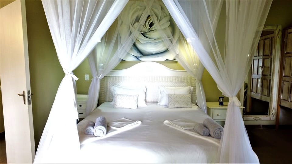 Luxury Room, 1 King Bed, Mountain View, Ground Floor (A No.5) | In-room safe, desk, laptop workspace, WiFi (free)