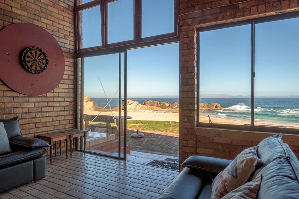 Family Room | Living area | 32-inch TV with satellite channels