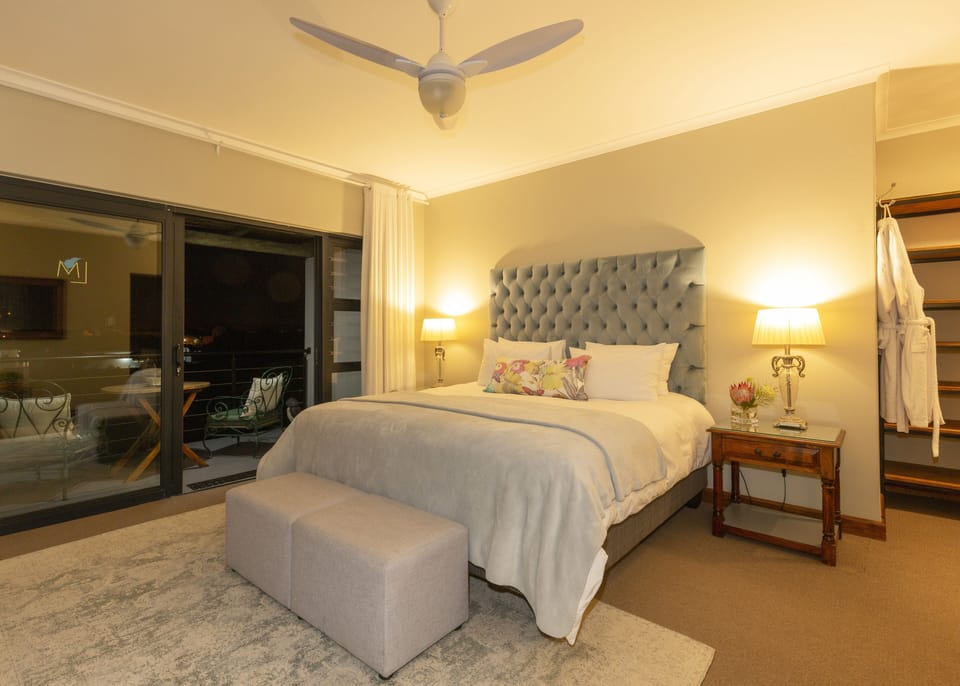 Luxury Double or Twin Room, 1 King Bed, Balcony, Partial Ocean View | In-room safe, individually decorated, individually furnished, desk