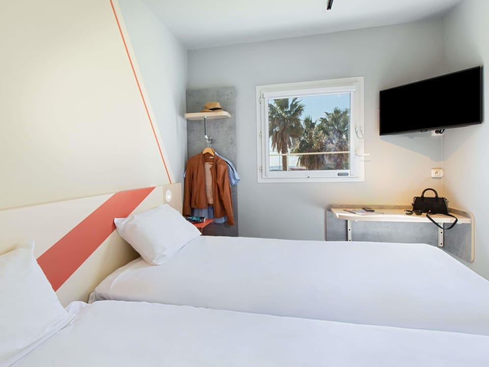 Twin Room, 2 Twin Beds | In-room safe, soundproofing, free cribs/infant beds, free WiFi