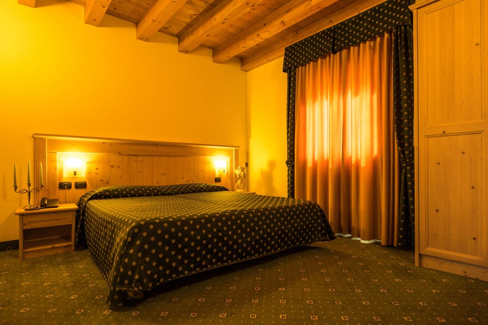 Standard Double or Twin Room | Minibar, desk, blackout drapes, soundproofing