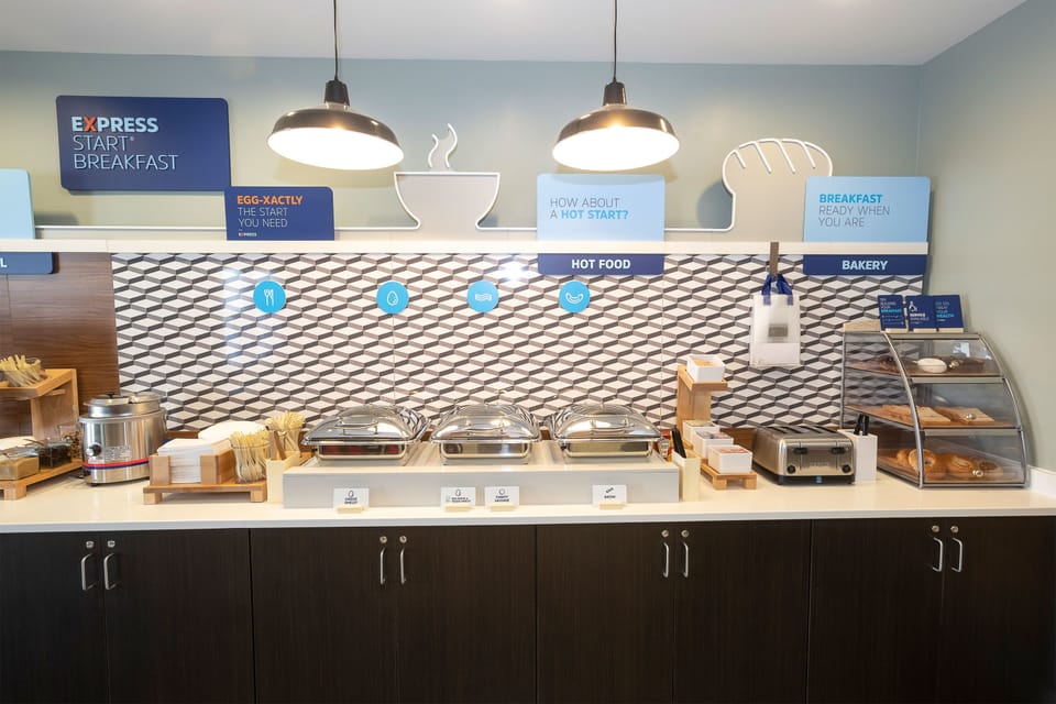 Free buffet breakfast on weekdays