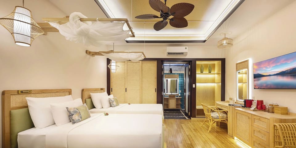 Serene Oasic Bungalow | Down comforters, minibar, in-room safe, desk