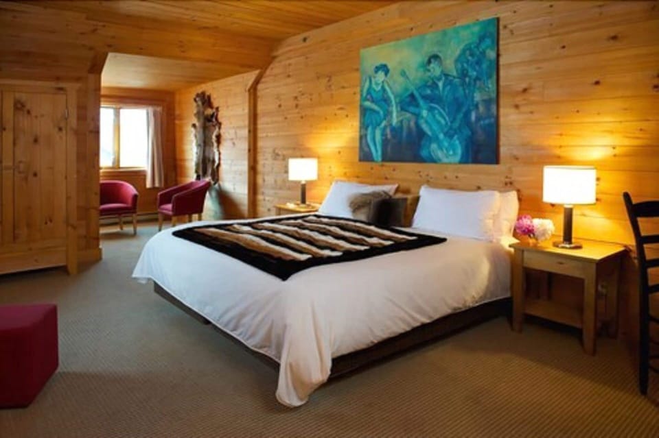 Room, 1 Queen Bed | Premium bedding, pillowtop beds, desk, blackout drapes