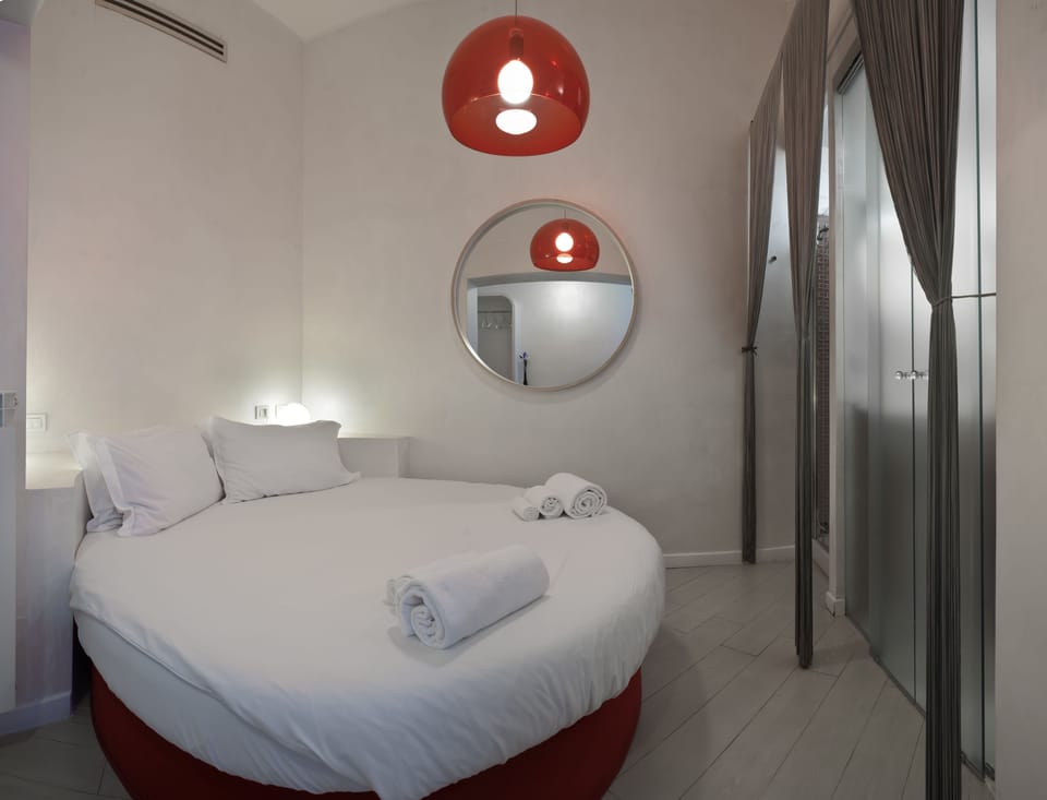 In-room safe, individually furnished, desk, iron/ironing board