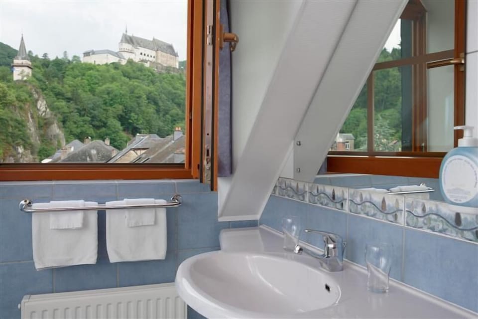 Superior Room | Bathroom sink
