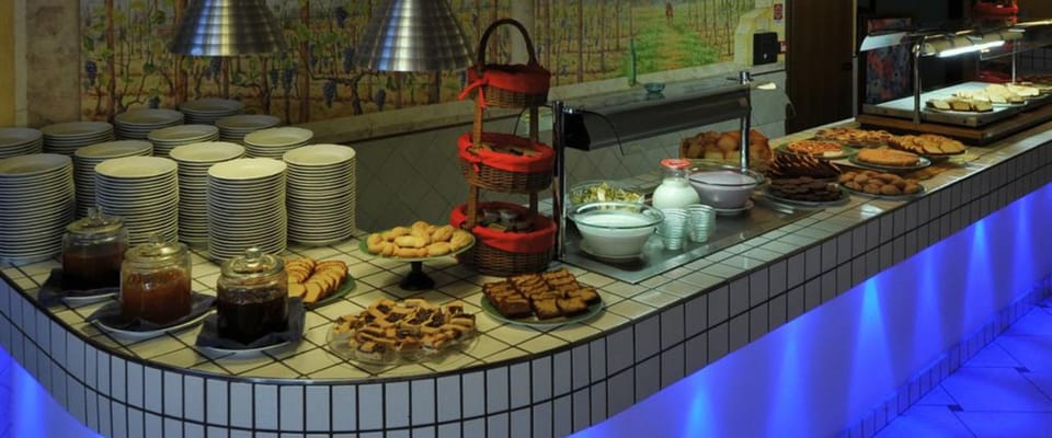 Free buffet breakfast