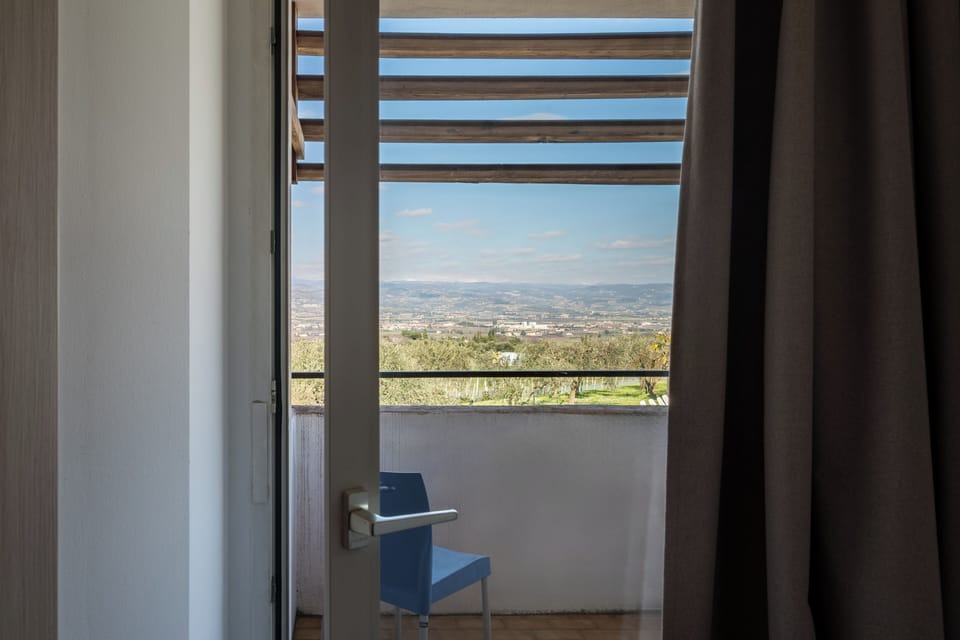 Single Room, 1 Twin Bed | In-room safe, desk, cribs (surcharge), bed sheets