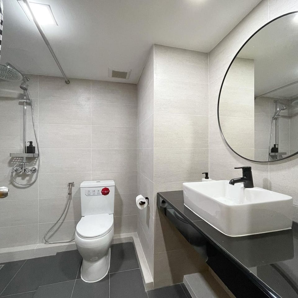 New Standard | Bathroom | Shower, free toiletries