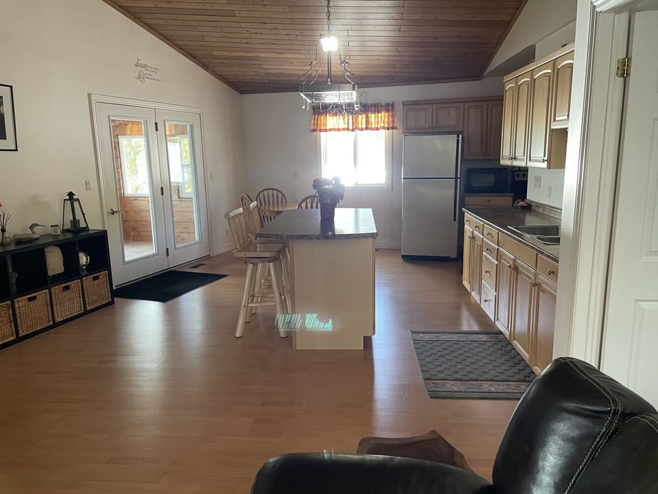 Luxury Penthouse, 1 Bedroom, Lake View (No Pets Allowed) | Living area