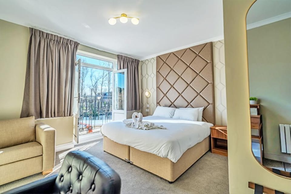 Executive Room, River View | 1 bedroom, desk, iron/ironing board, free WiFi