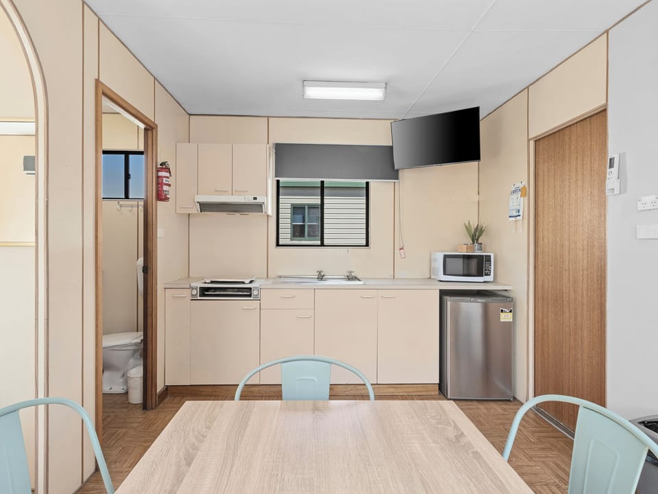 Economy Cabin - Pet Friendly | Free cribs/infant beds, free WiFi, bed sheets