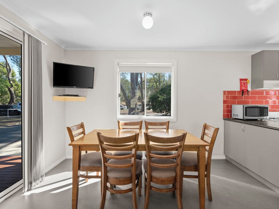 Standard Poolside 2 Bedroom Villa - Not Pet Friendly | In-room dining