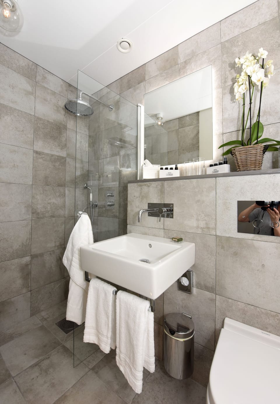 Deluxe Double Room, Hill View | Bathroom | Shower, free toiletries, hair dryer, slippers