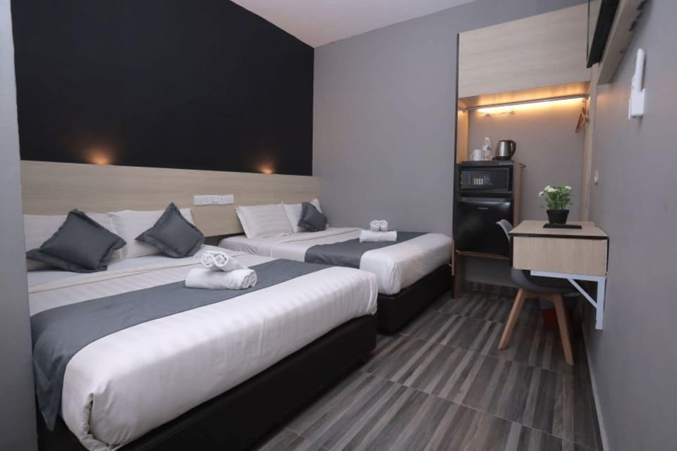 Family Suite | Minibar, in-room safe, soundproofing, free WiFi