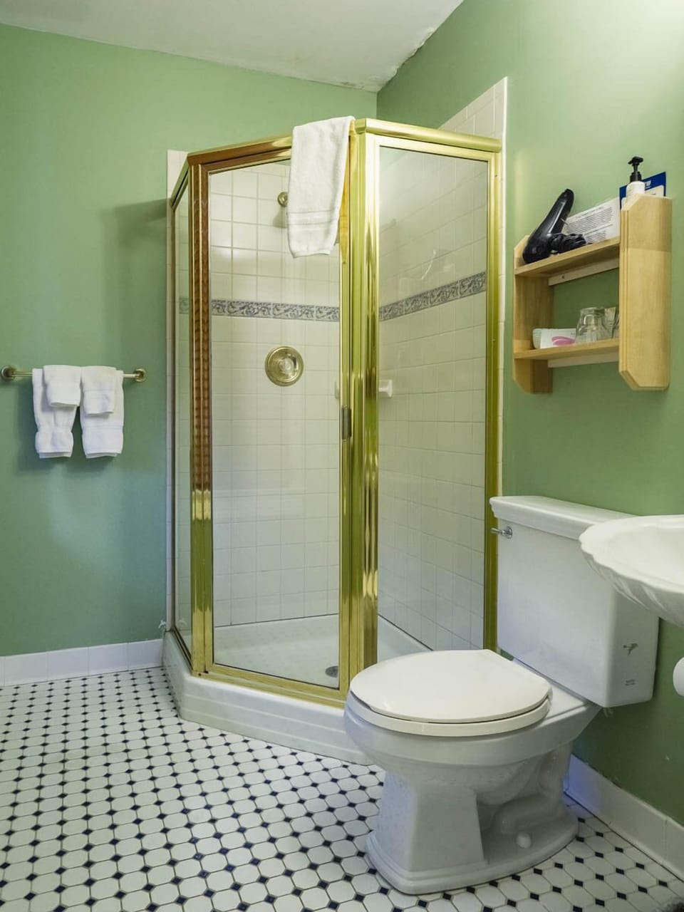 7 Deluxe Double, Queen opens to Veranda | Bathroom | Hair dryer, bathrobes, towels, shampoo