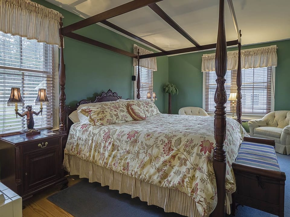 3 Luxury Double, King Jacuzzi with fireplace | Premium bedding, soundproofing, WiFi (free), bed sheets