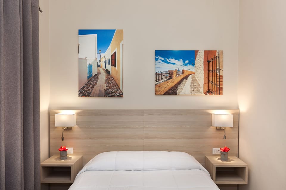 Single Room | Iron/ironing board, free WiFi