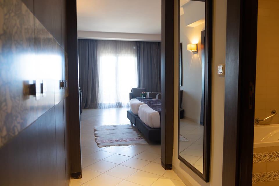 Standard Apartment | Hypo-allergenic bedding available, pillowtop beds, blackout drapes
