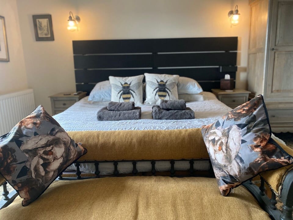 Superior Double or Twin Room (King) | Individually decorated, individually furnished, laptop workspace