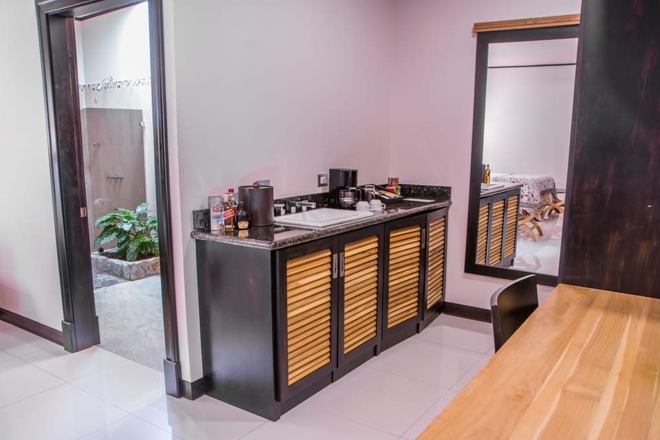 Minibar, in-room safe, individually decorated, individually furnished