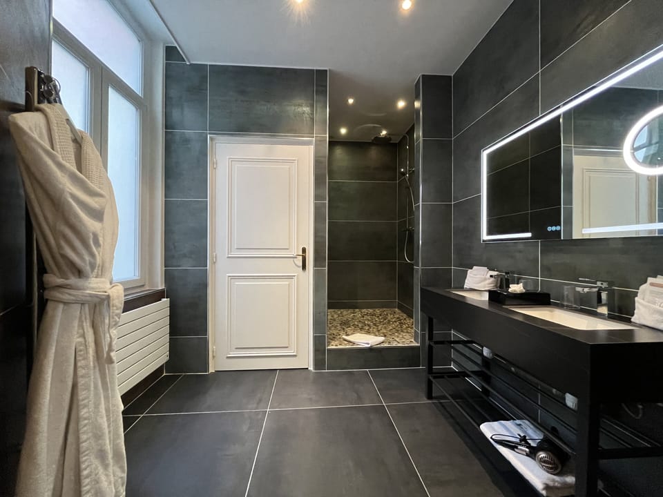 Comfort Room | Premium bedding, minibar, in-room safe, desk
