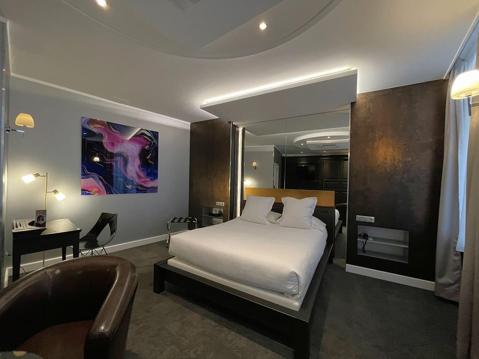 Comfort Room | Premium bedding, minibar, in-room safe, desk