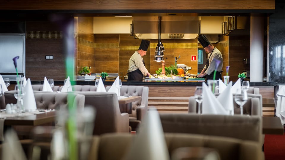 Breakfast, lunch, dinner served; international cuisine 