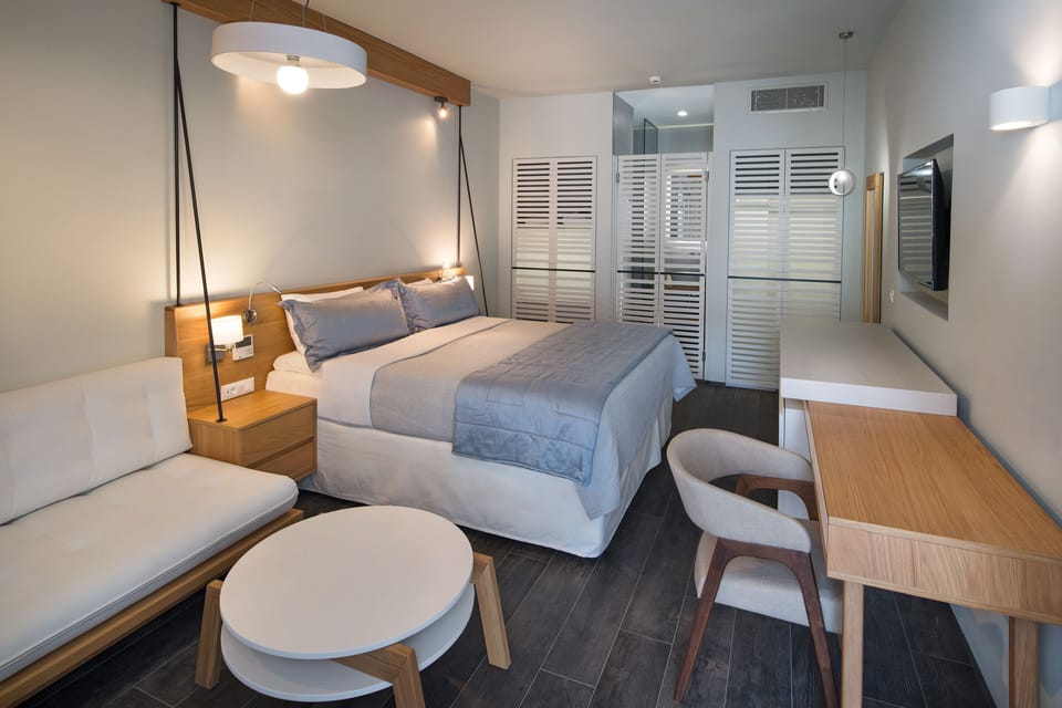 Studio Suite, Private Pool (Excelsior) | In-room safe, soundproofing, iron/ironing board, free WiFi