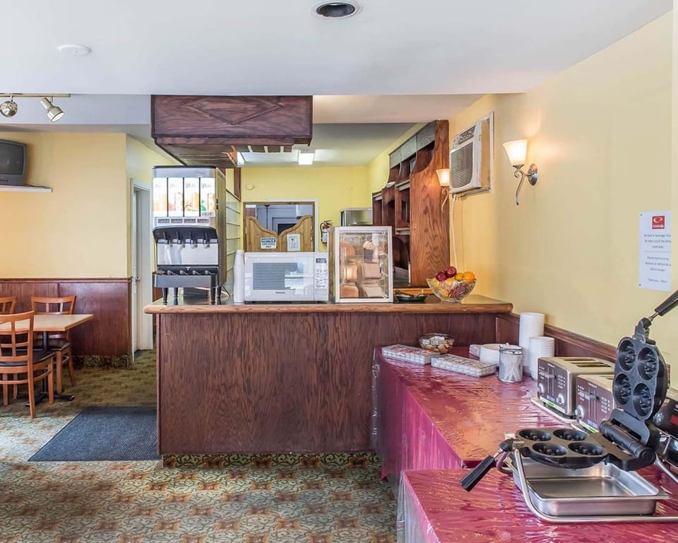 Free on-the-go breakfast on weekends