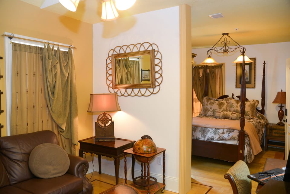 Room (Global Fusion) | Individually decorated, individually furnished, iron/ironing board