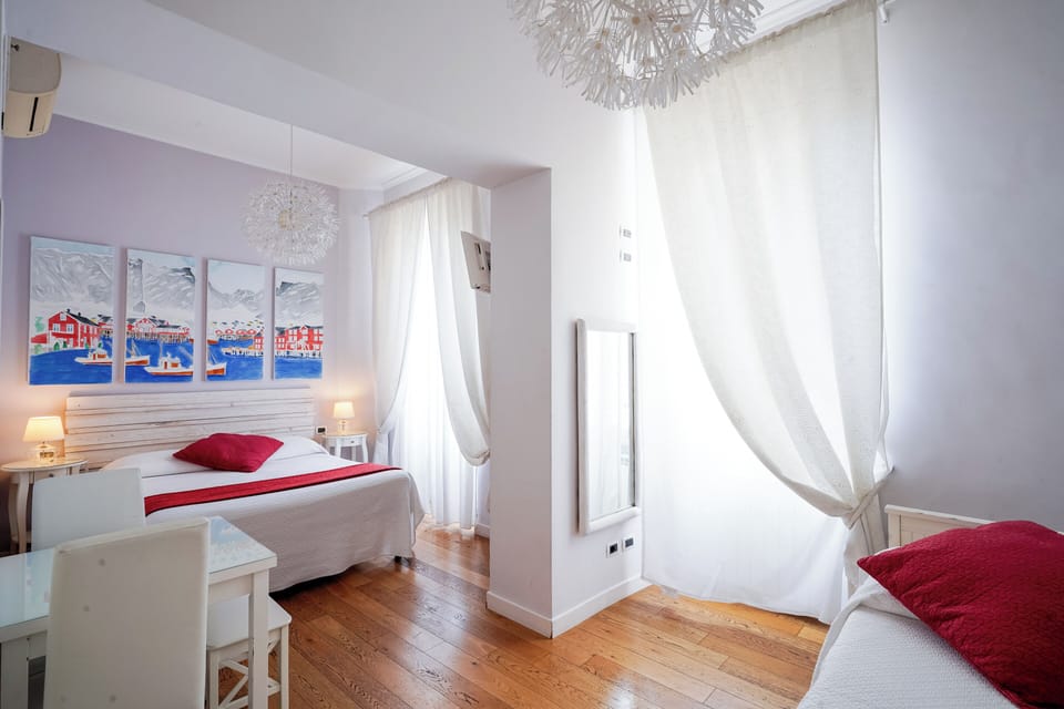 Queen Superior Room | Minibar, in-room safe, desk, soundproofing