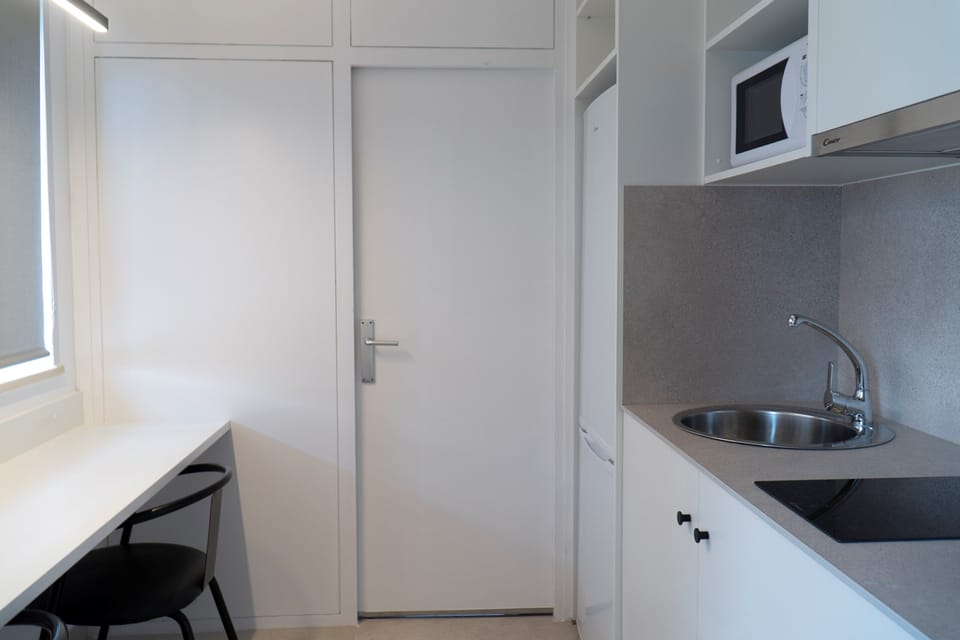 Room, 1 Twin Bed, Kitchenette | Private kitchen | Fridge, stovetop