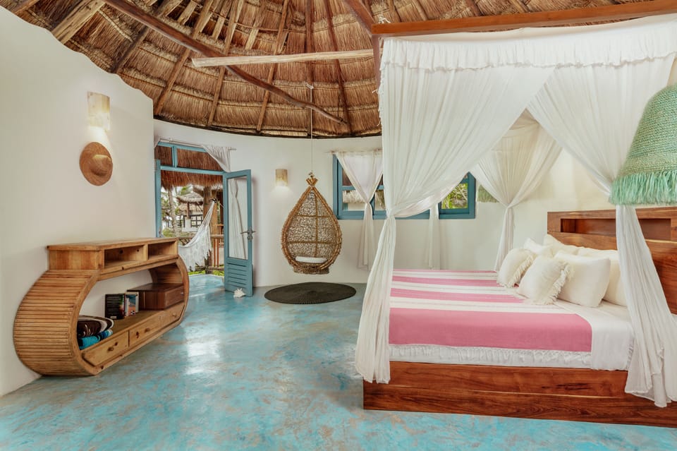 In-room safe, WiFi (free), bed sheets