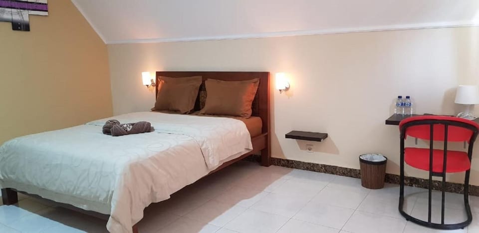 Minibar, desk, blackout drapes, free WiFi