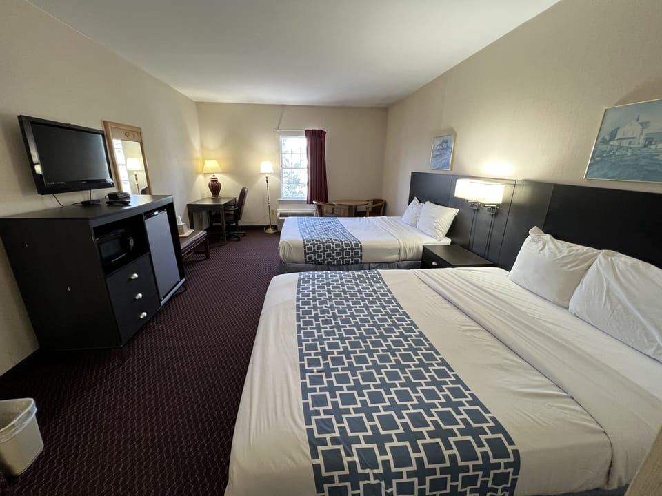 Iron/ironing board, free WiFi, bed sheets, alarm clocks